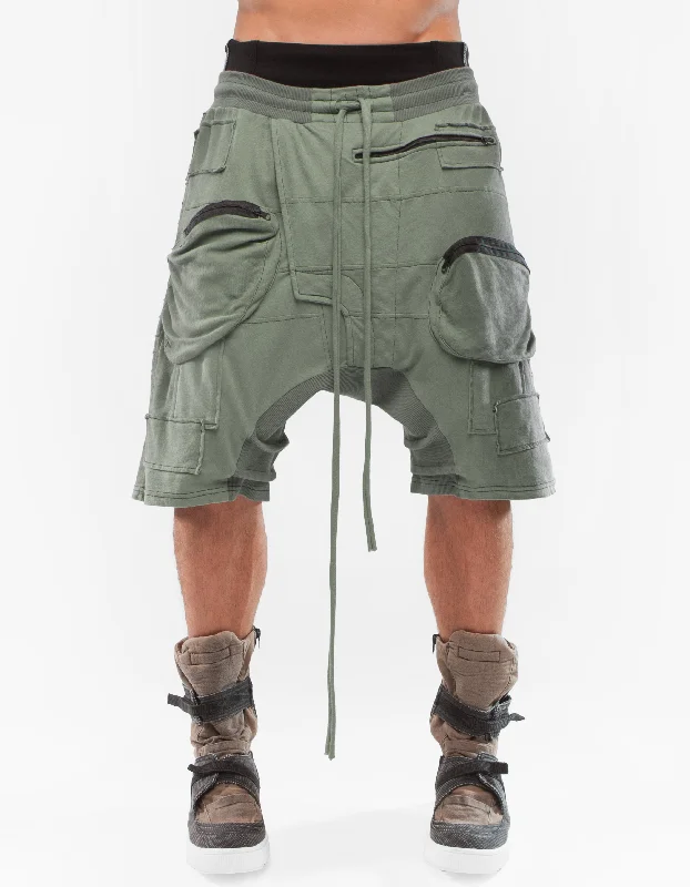Men's pleated front twill shorts for a classic and sophisticated appearanceBAGGY SHORTS GRAVAN GREEN Men's pleated front twill shorts for a classic and sophisticated appearanceBAGGY SHORTS GRAVAN GREEN