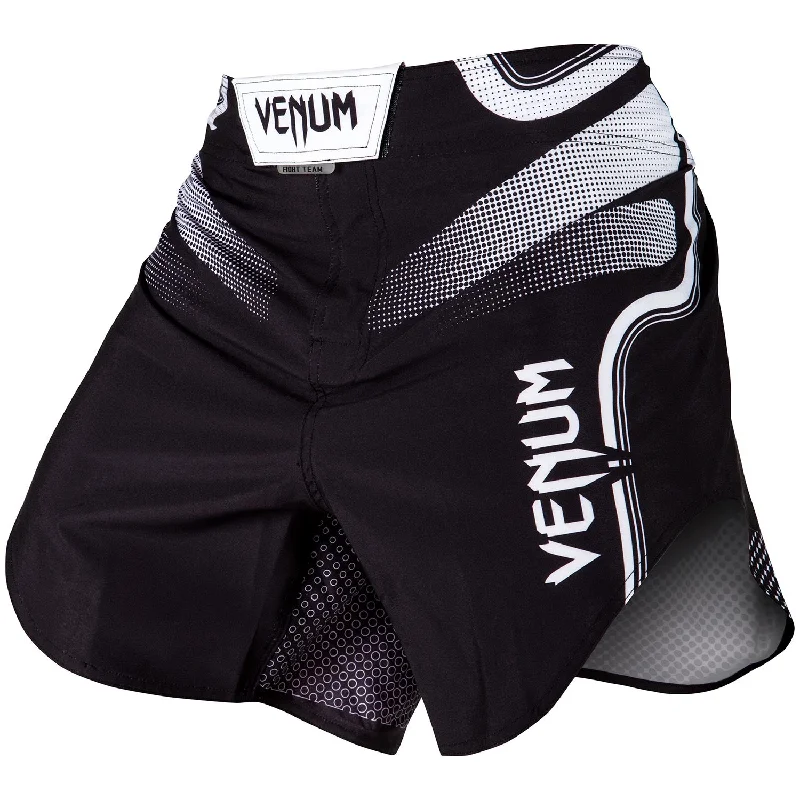 Men's adjustable - length convertible shorts for versatile useFightshort court Venum Tempest 2.0 - Noir/Blanc Men's adjustable - length convertible shorts for versatile useFightshort court Venum Tempest 2.0 - Noir/Blanc
