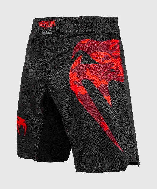 Men's zip - pocket canvas shorts for added functionality during travelFightshort Venum Light 3.0 Men's zip - pocket canvas shorts for added functionality during travelFightshort Venum Light 3.0