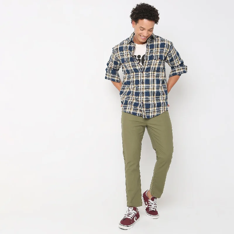 Men's Button - Down Oxford Casual Shirts in Crisp White for a Classic and Versatile StyleRegular Fit Checkered Shirt Men's Button - Down Oxford Casual Shirts in Crisp White for a Classic and Versatile StyleRegular Fit Checkered Shirt