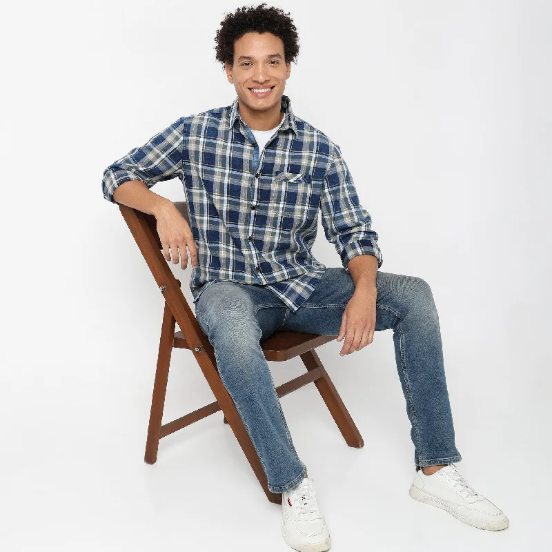 Men's Shearling - Lined Collar Casual Shirts in Brown for a Rustic and Warm AppealRegular Fit Checkered Shirt Men's Shearling - Lined Collar Casual Shirts in Brown for a Rustic and Warm AppealRegular Fit Checkered Shirt