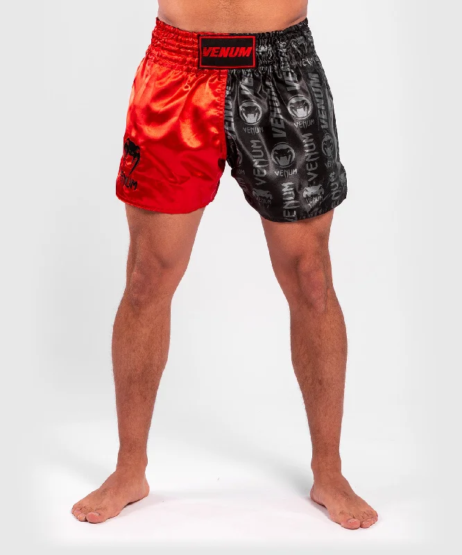Men's ripped denim shorts for a trendy streetwear aestheticShort de Muay Thai Venum Logos - Noir/Rouge Men's ripped denim shorts for a trendy streetwear aestheticShort de Muay Thai Venum Logos - Noir/Rouge