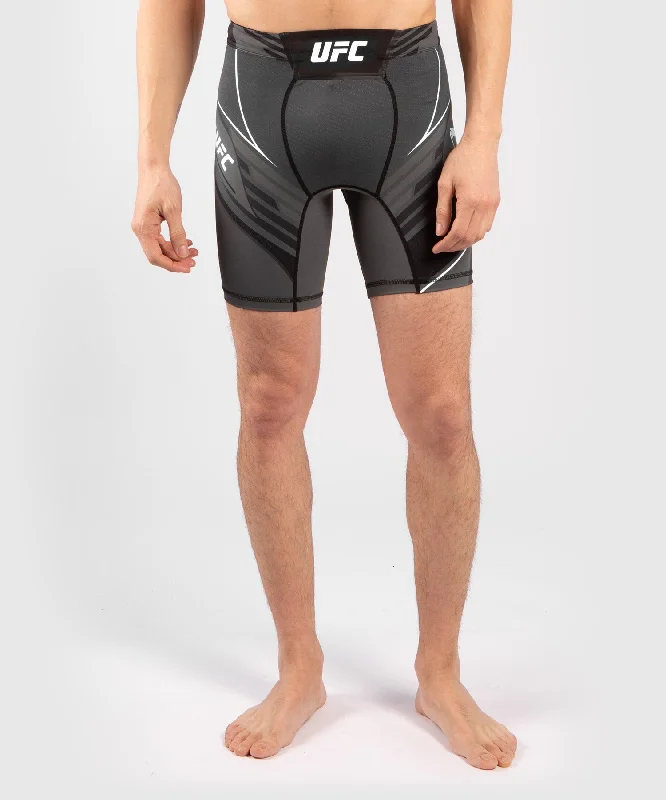Men's zip - pocket canvas shorts for added functionality during travelShort de Vale tudo Homme UFC Venum Authentic Fight Night - Coupe Courte - Noir Men's zip - pocket canvas shorts for added functionality during travelShort de Vale tudo Homme UFC Venum Authentic Fight Night - Coupe Courte - Noir