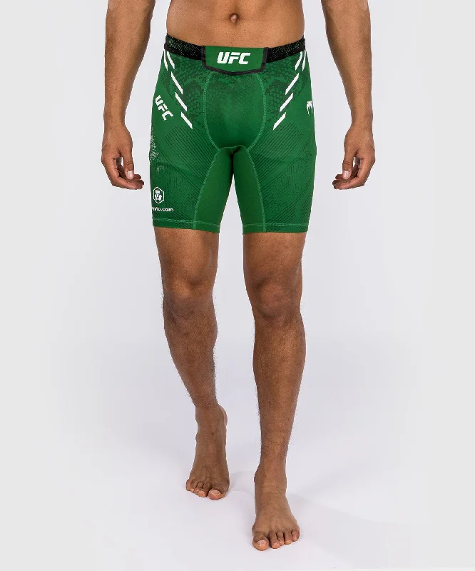 Men's flat - front chino shorts for semi - formal summer eventsShorts Vale Tudo pour Hommes UFC Adrenaline by Venum Authentic Fight Night - Vert Men's flat - front chino shorts for semi - formal summer eventsShorts Vale Tudo pour Hommes UFC Adrenaline by Venum Authentic Fight Night - Vert