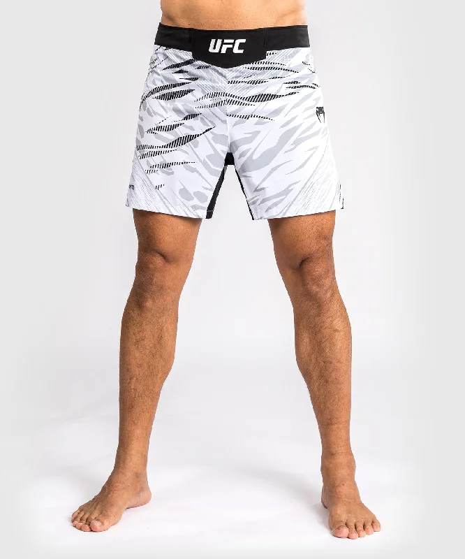 Men's adjustable - length convertible shorts for versatile useShorts de Combat pour Hommes UFC Fusion by Venum Authentic Fight Night - Coupe Courte - Blanc