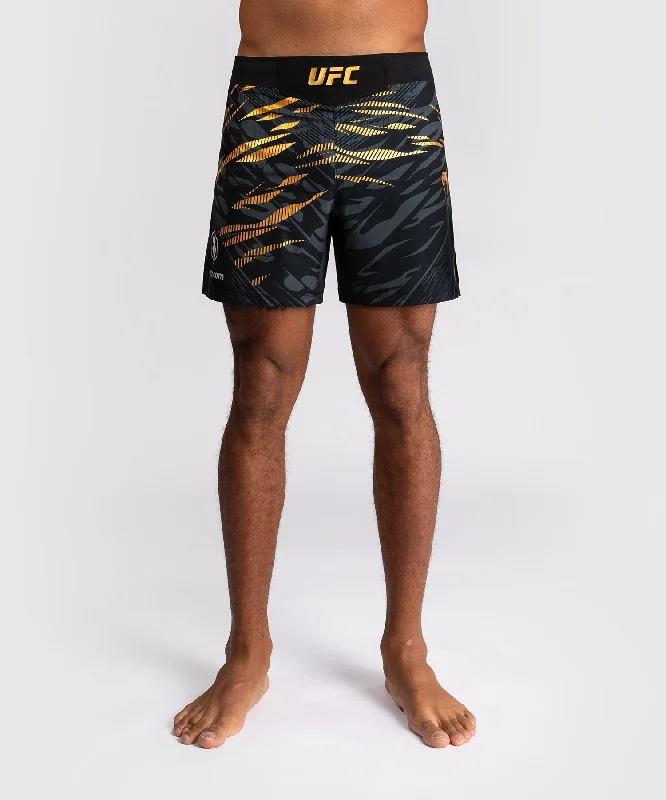 Men's adjustable - length convertible shorts for versatile useShorts de Combat pour Hommes UFC Fusion by Venum Authentic Fight Night - Coupe Courte - Champion