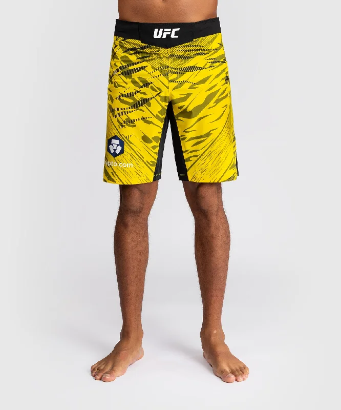 Men's side - stripe track shorts for a sporty running lookShorts de Combat pour Hommes UFC Fusion by Venum Authentic Fight Night - Coupe Longue - Jaune Men's side - stripe track shorts for a sporty running lookShorts de Combat pour Hommes UFC Fusion by Venum Authentic Fight Night - Coupe Longue - Jaune