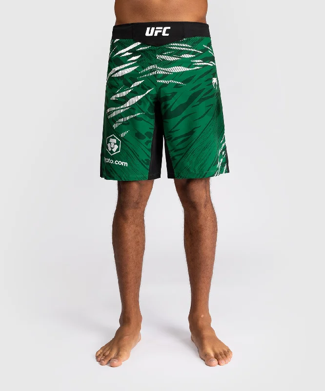 Men's ripped denim shorts for a trendy streetwear aestheticShorts de Combat pour Hommes UFC Fusion by Venum Authentic Fight Night - Coupe Longue - Vert Men's ripped denim shorts for a trendy streetwear aestheticShorts de Combat pour Hommes UFC Fusion by Venum Authentic Fight Night - Coupe Longue - Vert