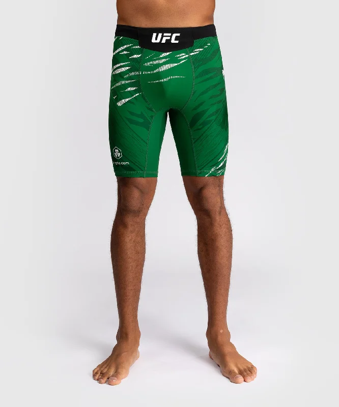 Men's ripped denim shorts for a trendy streetwear aestheticShorts Vale Tudo pour Hommes UFC Fusion by Venum Authentic Fight Night - Vert Men's ripped denim shorts for a trendy streetwear aestheticShorts Vale Tudo pour Hommes UFC Fusion by Venum Authentic Fight Night - Vert