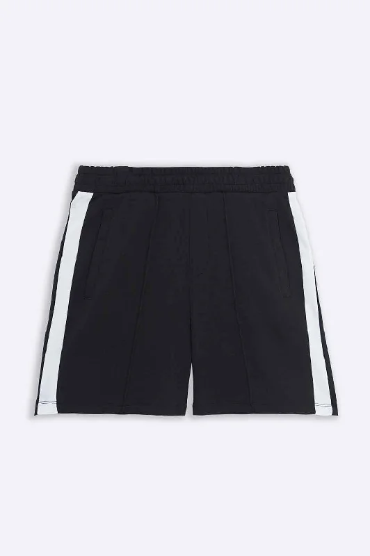 Men's checkered pattern wool shorts for a stylish winter layering optionSHORTS WITH SIDE PANEL Men's checkered pattern wool shorts for a stylish winter layering optionSHORTS WITH SIDE PANEL