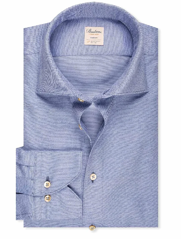 Men's Stretch - Fabric Casual Shirts in Navy Blue for a Comfortable and Flexible FitFitted Stretch Shirt Blue Men's Stretch - Fabric Casual Shirts in Navy Blue for a Comfortable and Flexible FitFitted Stretch Shirt Blue