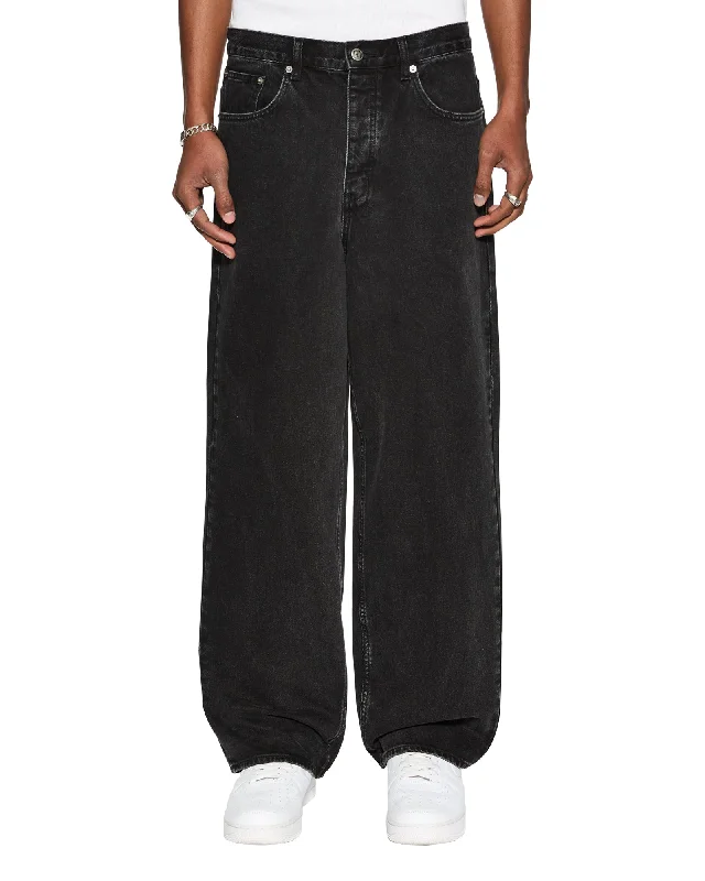 Men's Cargo Jeans with Multiple Pockets for a Practical and Outdoor - Friendly LookMAXX NOIR Men's Cargo Jeans with Multiple Pockets for a Practical and Outdoor - Friendly LookMAXX NOIR