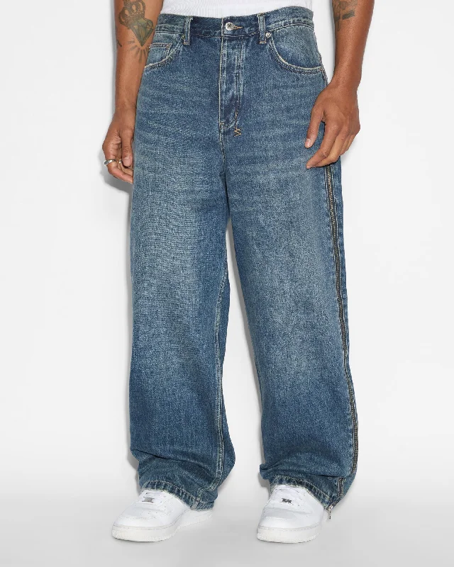 Men's Jeans with a Button - Fly for a Traditional and Classic AestheticMAXX ZIP TRIP Men's Jeans with a Button - Fly for a Traditional and Classic AestheticMAXX ZIP TRIP