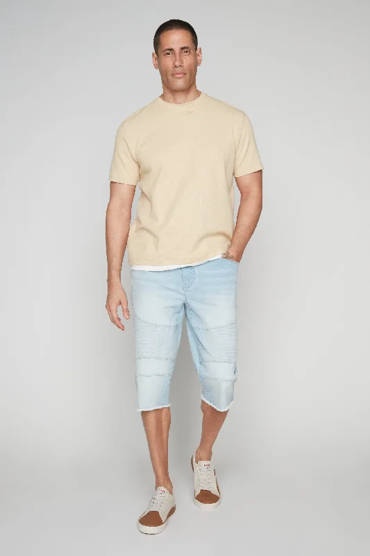 Men's Colored Jeans in Burgundy for a Bold and Fashion - Forward LookMen's 5-Pocket Denim Capri Shorts - Blue Bleach Men's Colored Jeans in Burgundy for a Bold and Fashion - Forward LookMen's 5-Pocket Denim Capri Shorts - Blue Bleach