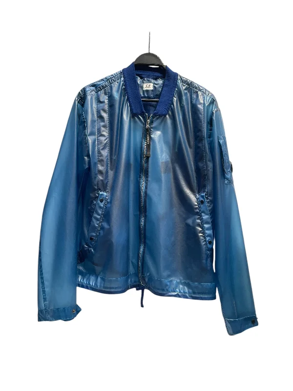 Men jackets with a media - friendly pocket for easy access to gadgetsC.P.COMPANY/Blouson/L/BLU/POLYURETHANE BOMBER Men jackets with a media - friendly pocket for easy access to gadgetsC.P.COMPANY/Blouson/L/BLU/POLYURETHANE BOMBER