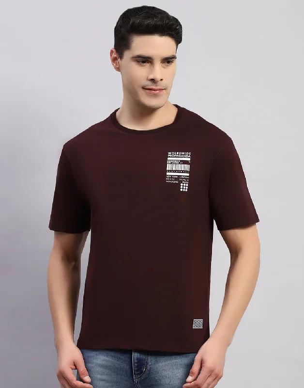 Men's polo t - shirts with a contrast collar for a preppy lookMen Maroon Printed Round Neck Half Sleeve T-Shirt Men's polo t - shirts with a contrast collar for a preppy lookMen Maroon Printed Round Neck Half Sleeve T-Shirt