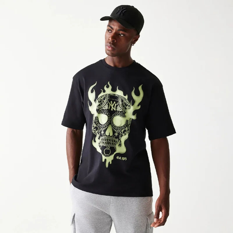 Men's mock - neck t - shirts with a modern and sleek styleNew York Yankees MLB Glow Black Oversized T-Shirt Men's mock - neck t - shirts with a modern and sleek styleNew York Yankees MLB Glow Black Oversized T-Shirt