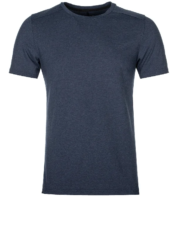 Men's polo t - shirts with a contrast collar for a preppy lookPerformance T-shirt Navy Men's polo t - shirts with a contrast collar for a preppy lookPerformance T-shirt Navy