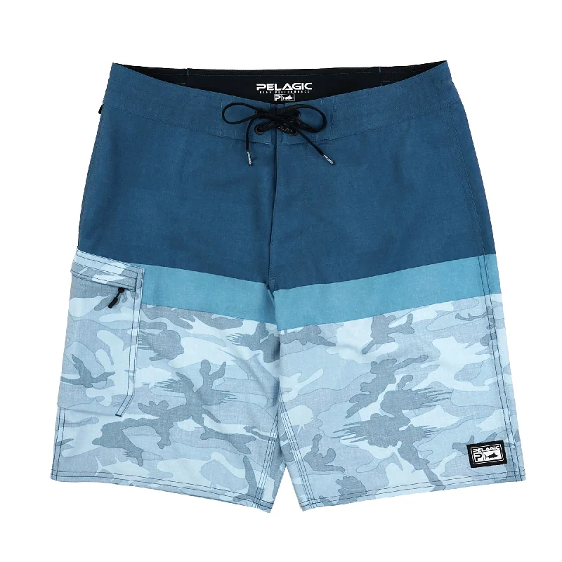 Men's pleated front twill shorts for a classic and sophisticated appearance   Blue Water