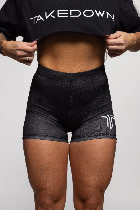 Men's pleated front twill shorts for a classic and sophisticated appearance Essential Women’s Compression Short - Black Men's pleated front twill shorts for a classic and sophisticated appearance Essential Women’s Compression Short - Black