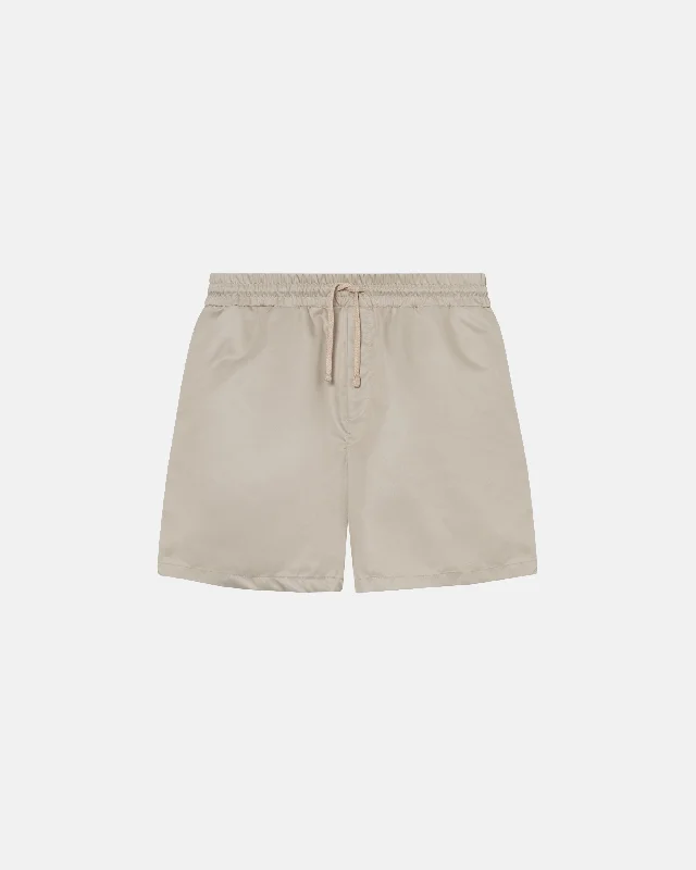 Men's ripped denim shorts for a trendy streetwear aesthetic   Shine Short Areia